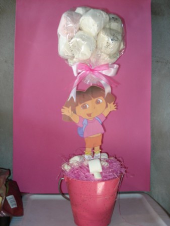 ARREGLO DE MESA DORA LA EXPLORADORA